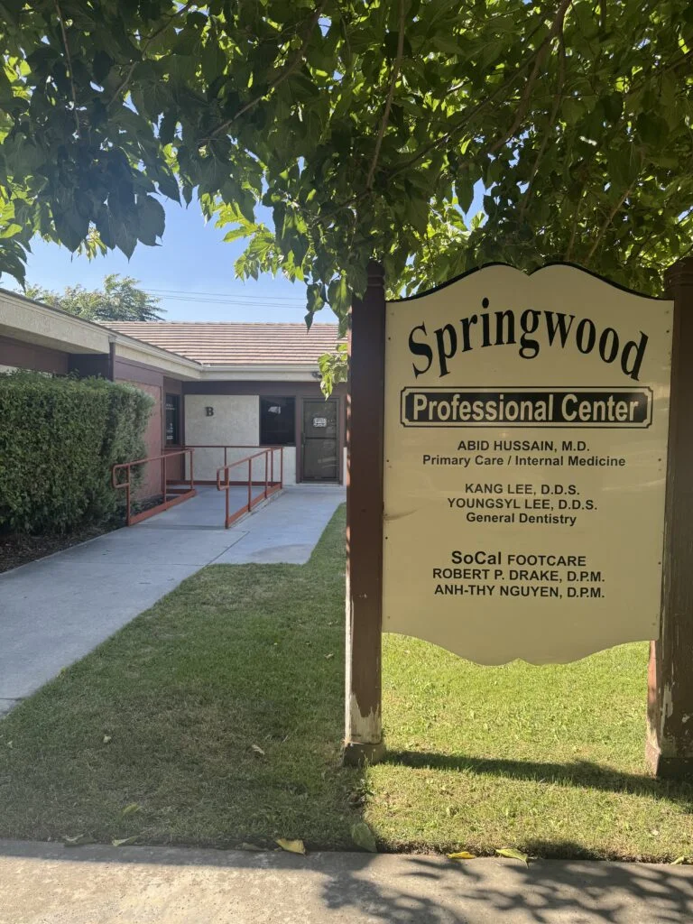 Hemet Clinic Signage and Front Walk