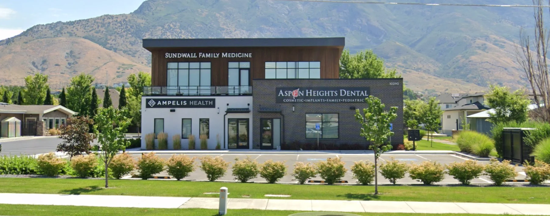 Advanced Foot and Ankle Clinic Highland Office, mixed siding modern building.