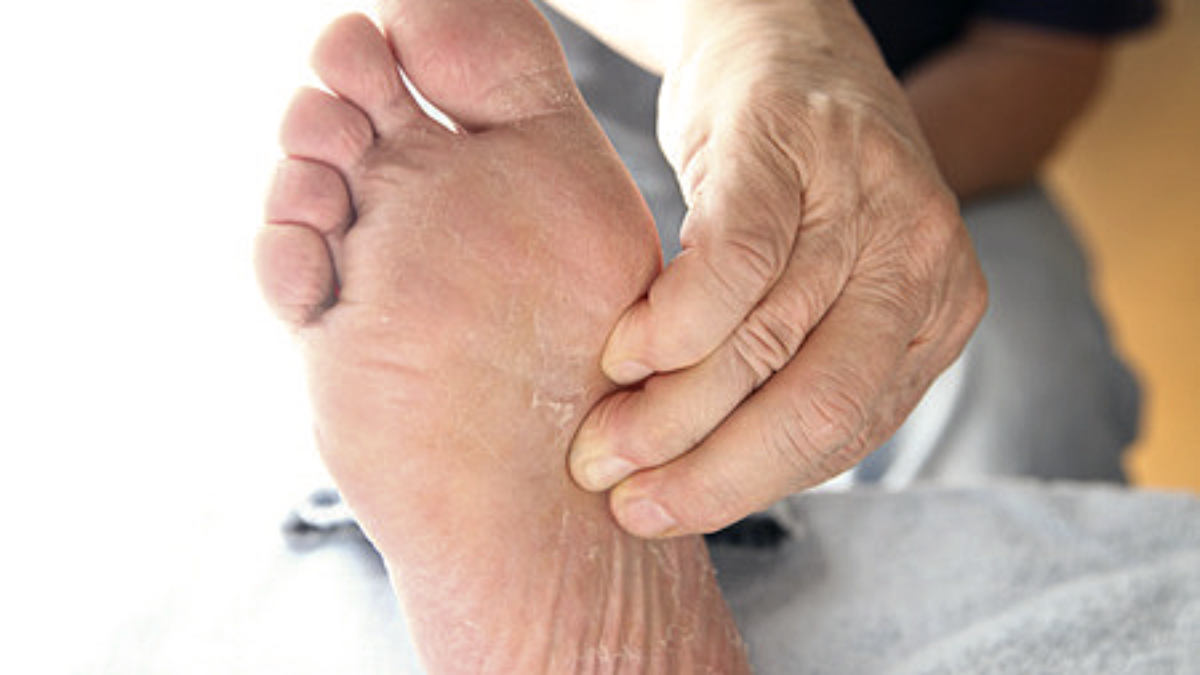 Plantar fasciitis sales midfoot pain