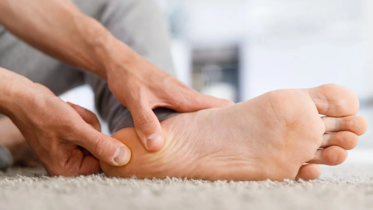PLANTAR FASCIITIS EXERCISES TO RELIEVE YOUR HEEL PAIN | Foot & Podiatry  Surgery